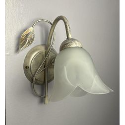 GRETA APPLIQUE IN METALLO BIANCO ANTICO CON DIFFUSORE FLOREALE IN VETRO CLASSICA ED ECONOMICA