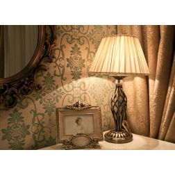 GRACE LAMPADA DA TAVOLO IN METALLO BIANCO ANTICATO O BRONZO CON PARALUME IN TESSUTO PLISSE BIANCO O AVORIO