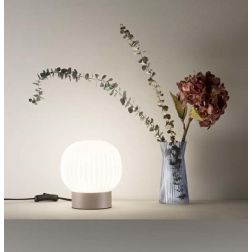LAMPADA DA TAVOLO BASE MARRONE SABBIA CON DIFFUSORE IN VETRO BIANCO RIGATO LAMPADINA ATTACCO E14 MODERNA