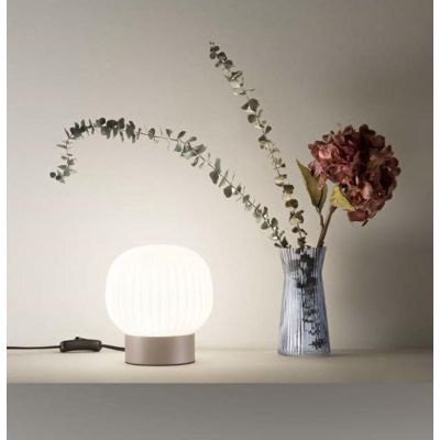LAMPADA DA TAVOLO BASE MARRONE SABBIA CON DIFFUSORE IN VETRO BIANCO RIGATO LAMPADINA ATTACCO E14 MODERNA