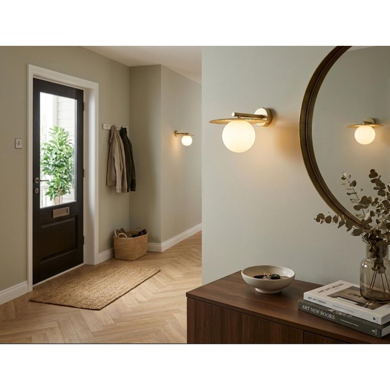 CHAPLIN APPLIQUE IN METALLO ORO O NERO CON SFERA IN VETRO BIANCO LAMPADINA ATTACCO G9 DESIGN MODERNO