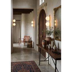 APPLIQUE LINEARE 2 LUCI METALLO NERO E ORO CON SFERE BIANCHE IN VETRO LAMPADINE ATTACCO E14 MODERNA