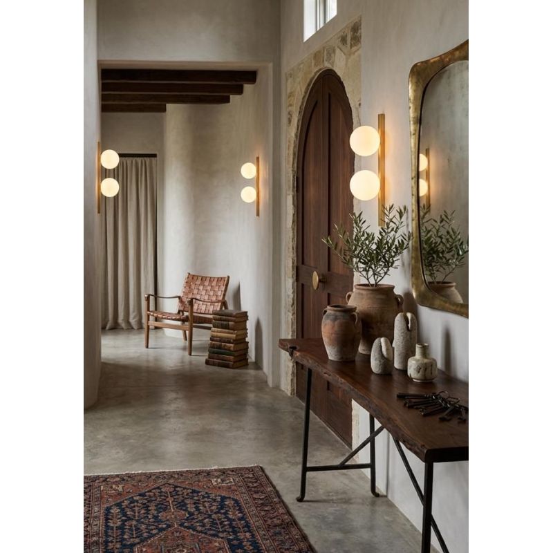 APPLIQUE LINEARE 2 LUCI METALLO NERO E ORO CON SFERE BIANCHE IN VETRO LAMPADINE ATTACCO E14 MODERNA