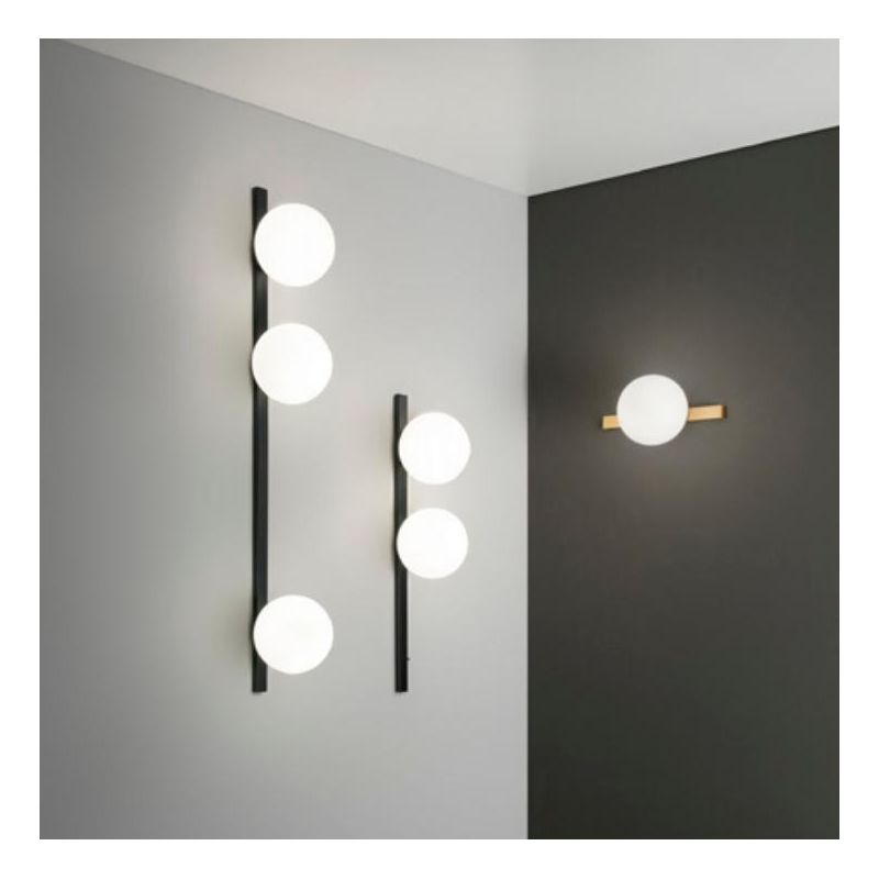 APPLIQUE IN METALLO NERO E ORO CON SFERA BIANCA IN VETRO LAMPADINA ATTACCO E14 DESIGN MODERNO