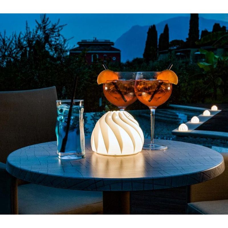 ROSE PICCOLA LAMPADA DA TAVOLO DA ESTERNI IP67 IN POLILUX BIANCO DESIGN MODERNO DI LINEA ZERO Linea Zero - Cristalensi Shop Onli