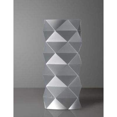 PRISMA LAMPADA DA TAVOLO H32 IN POLILUX 5 COLORI D13 CON SFACCETTATURE PIRAMIDALI DI LINEA ZERO Linea Zero - Cristalensi Shop On