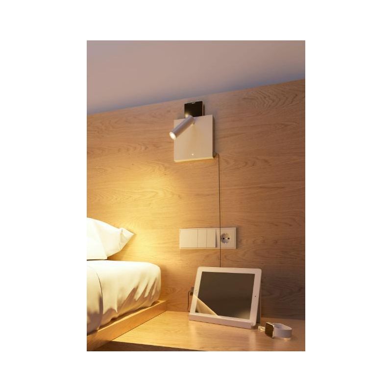 SWEET APPLIQUE BIANCA O NERA CON LUCE A LED DA 4W E CON CARICATORE A INDUZIONE E 2 PORTE USB BENEITO FAURE - Cristalensi Shop On