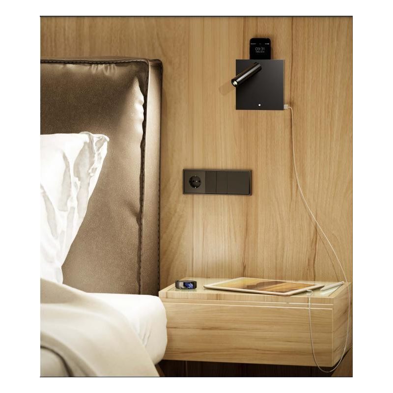 SWEET APPLIQUE BIANCA O NERA CON LUCE A LED DA 4W E CON CARICATORE A INDUZIONE E 2 PORTE USB BENEITO FAURE - Cristalensi Shop On