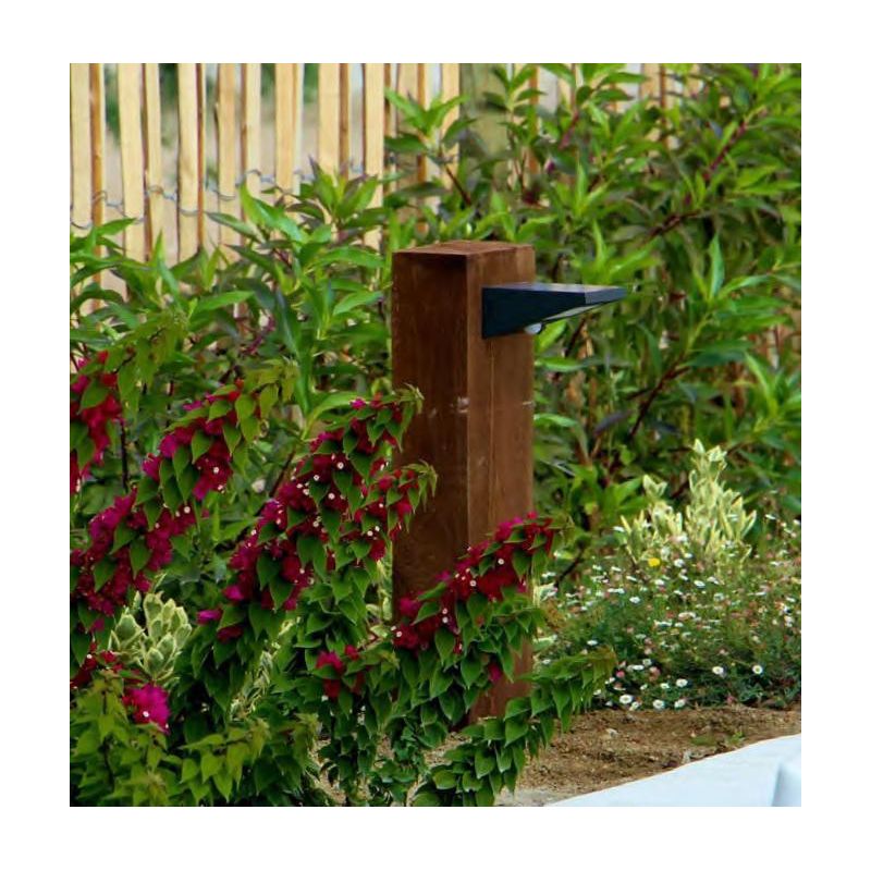 IRIS APPLIQUE CON PANNELLO SOLARE E SENSORE PIR IP54 BIANCA O NERA LED 2,5W LUCE 4000K BENEITO FAURE - Cristalensi Shop Online