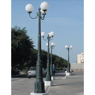 LAMPIONE DA ESTERNI ALTEZZA CM 260 IP44 NERO O ANTRACITE 3 DIFFUSORI A SFERA MADE IN ITALY Surya - Cristalensi Shop Online