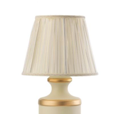 LAMPADA DA TAVOLO CLASSICA H56 IN CERAMICA AVORIO CON DECORI COLOR ORO E PARALUME IN TESSUTO CRISTALENSI LIGHT - Cristalensi Sho