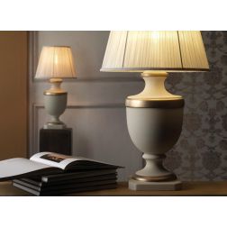 LAMPADA DA TAVOLO CLASSICA H72 IN CERAMICA AVORIO CON DECORI COLOR ORO E PARALUME IN TESSUTO CRISTALENSI LIGHT - Cristalensi Sho 2