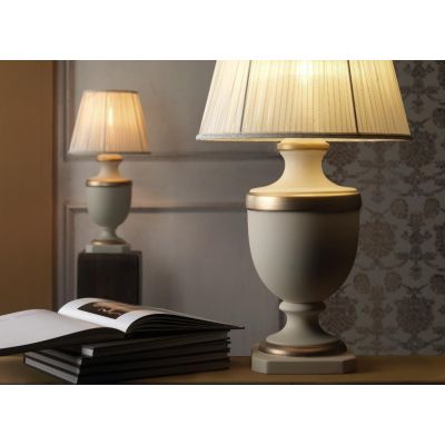 LAMPADA DA TAVOLO CLASSICA H72 IN CERAMICA AVORIO CON DECORI COLOR ORO E PARALUME IN TESSUTO CRISTALENSI LIGHT - Cristalensi Sho