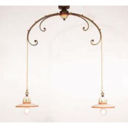 SOSPENSIONE AD ARCO A 2 LUCI IN FERRO BATTUTO CON PIATTI IN CERAMICA DECORATA MADE IN ITALY IMAS - Cristalensi Shop Online