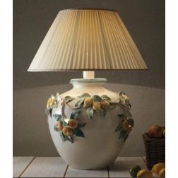 LAMPADA DA TAVOLO BASE IN TERRACOTTA CON DECORI A RILIEVO E PARALUME PLISSE DELLA IMAS IMAS - Cristalensi Shop Online 2