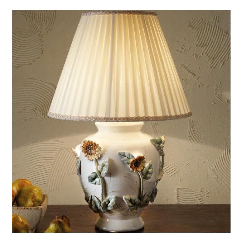 LAMPADA DA TAVOLO CON PARALUME PLISSE E DECORI A RILIEVO SU TERRACOTTA MADE IN ITALY DELLA IMAS IMAS - Cristalensi Shop Online
