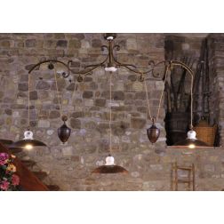 LAMPADARIO SALISCENDI 3 LUCI IN FERRO BATTUTO CON PIATTI IN OTTONE DELLA IMAS MADE IN ITALY IMAS - Cristalensi Shop Online 2