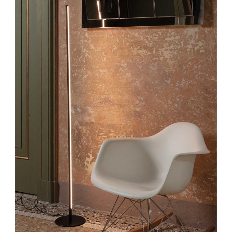 LAMPADA DA TERRA LINEARE H146 MODERNA IN METALLO NERO O BIANCO CON LED 17W LUCE 3000K CRISTALENSI - Cristalensi Shop Online