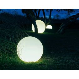 BALL D77 LAMPADA DA GIARDINO A SFERA IP54 RESINA BIANCA CON PICCHETTO MODERNA DI SOVIL Sovil - Cristalensi Shop Online 2