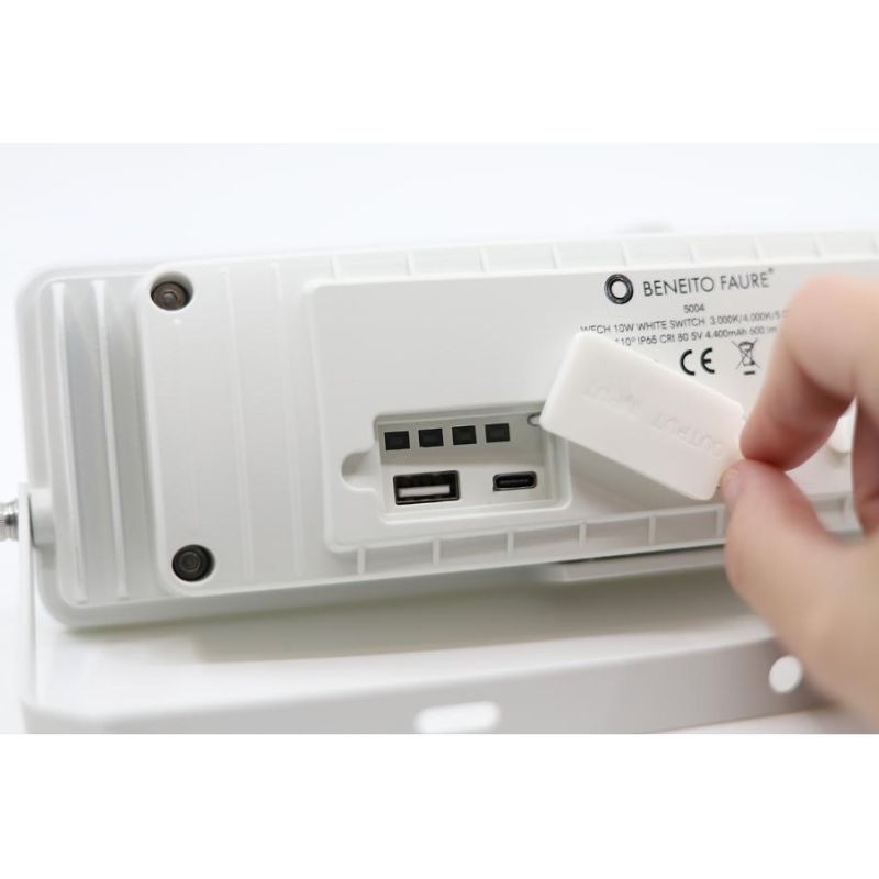 WECH LAMPADA PORTATILE RICARICABILE USB CON PINZA LED 10W CCT SWITCH ALLUMINIO BIANCO O NERO MODERNA E VERSATILE BENEITO FAURE -