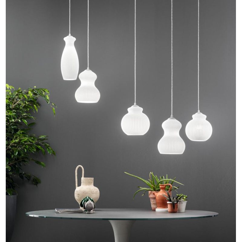 MADAGASCAR SOSPENSIONE VINTAGE DECENTRATA CON 5 LUCI IN VETRO SOFFIATO BIANCO OPALE RIGATO ONDALUCE CICIRIELLO - Cristalensi Sho