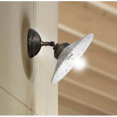 2224.AO LAMPADA DA PARETE STILE RUSTICO IN OTTONE E TERRACOTTA PLISSETTATA E TRAFORATA BIANCA MADE IN ITALY CRISTALENSI CERAMICA