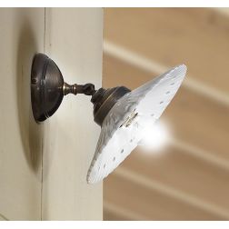 2224.AO LAMPADA DA PARETE STILE RUSTICO IN OTTONE E TERRACOTTA PLISSETTATA E TRAFORATA BIANCA MADE IN ITALY CRISTALENSI CERAMICA