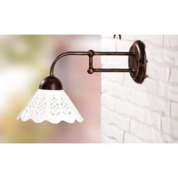 2027.2 LAMPADA DA PARETE IN FERRO BATTUTO CON DIFFUSORE IN TERRACOTTA BIANCA TRAFORATA MADE IN ITALY CRISTALENSI CERAMICA - Cris 2