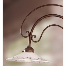 2026.3 LAMPADA DA PARETE IN FERRO BATTUTO CON DIFFUSORE IN TERRACOTTA BIANCA DECORATA MADE IN ITALY CRISTALENSI CERAMICA - Crist 2