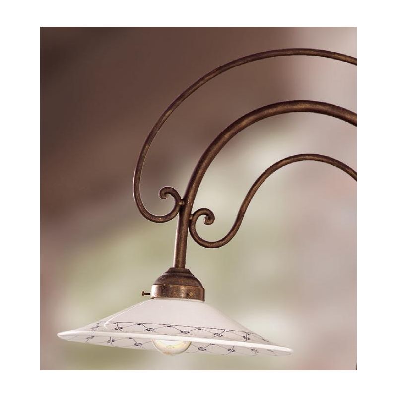 2026.3 LAMPADA DA PARETE IN FERRO BATTUTO CON DIFFUSORE IN TERRACOTTA BIANCA DECORATA MADE IN ITALY CRISTALENSI CERAMICA - Crist