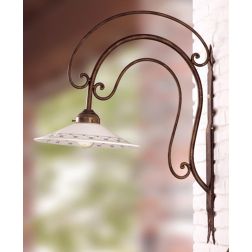 2026.3 LAMPADA DA PARETE IN FERRO BATTUTO CON DIFFUSORE IN TERRACOTTA BIANCA DECORATA MADE IN ITALY CRISTALENSI CERAMICA - Crist