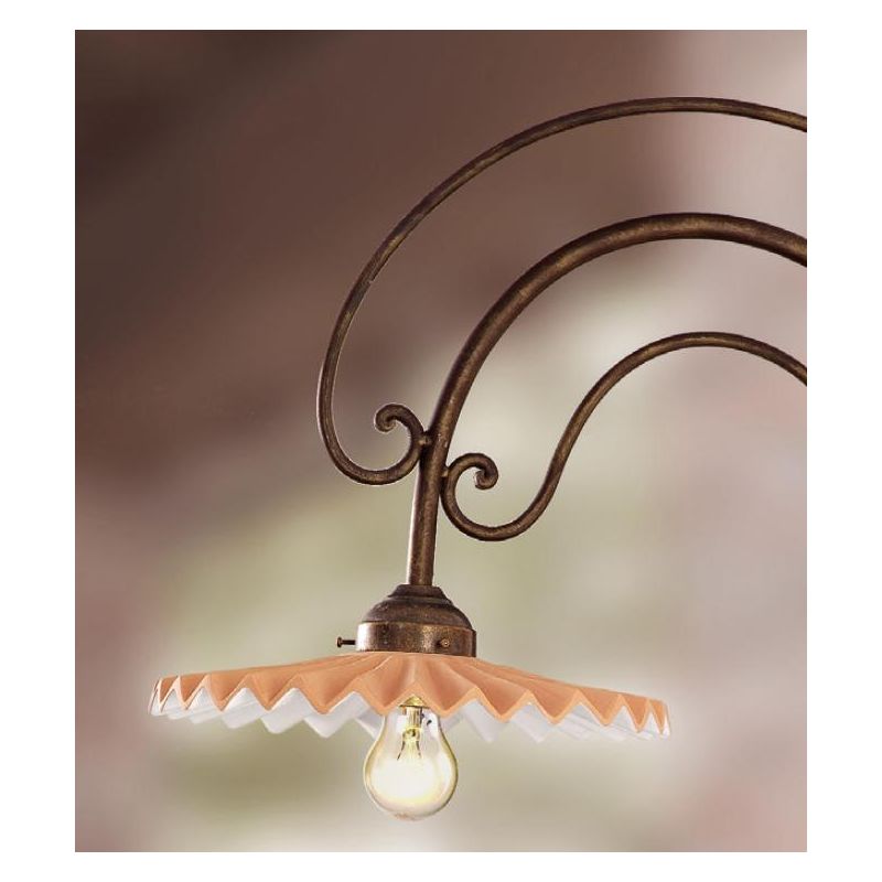2026.4 LAMPADA DA PARETE IN FERRO BATTUTO CON DIFFUSORE PLISSETTATO IN TERRACOTTA NATURALE MADE IN ITALY CRISTALENSI CERAMICA -