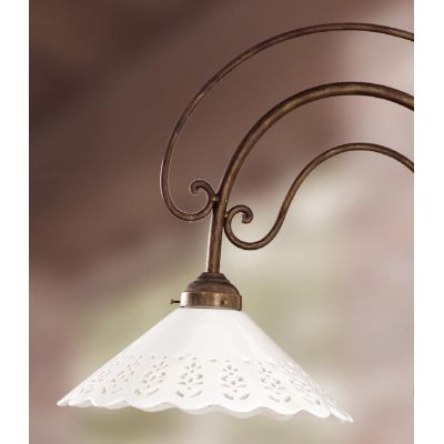 2026.2 LAMPADA DA PARETE IN FERRO BATTUTO CON DIFFUSORE IN TERRACOTTA BIANCA TRAFORATA MADE IN ITALY CRISTALENSI CERAMICA - Cris