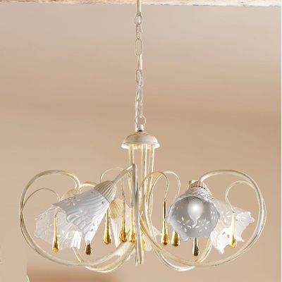 2207.5 LAMPADARIO 5 LUCI AVORIO CON PARALUMI IN CERAMICA BIANCA TRAFORATA E GOCCE IN VETRO DI MURANO MADE IN ITALY CRISTALENSI C