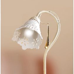 2207.L LAMPADA DA TAVOLO AVORIO CON PARALUME IN CERAMICA BIANCA TRAFORATA E GOCCE IN VETRO DI MURANO MADE IN ITALY CRISTALENSI C 2