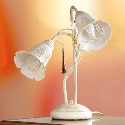 2208.L2 LAMPADA DA TAVOLO 2 LUCI AVORIO CON PARALUMI IN CERAMICA BIANCA TRAFORATA E GOCCE IN VETRO DI MURANO MADE IN ITALY CRIST