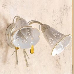 2208.A2 APPLIQUE 2 LUCI AVORIO CON PARALUMI IN CERAMICA BIANCA TRAFORATA E GOCCE IN VETRO DI MURANO MADE IN ITALY CRISTALENSI CE 2
