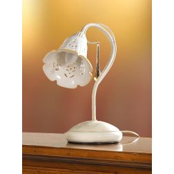 2208.L LAMPADA DA TAVOLO AVORIO CON PARALUME IN CERAMICA BIANCA TRAFORATA E GOCCE IN VETRO DI MURANO MADE IN ITALY CRISTALENSI C