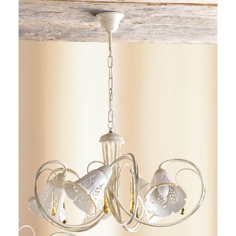 2208.5 LAMPADARIO 5 LUCI AVORIO CON PARALUMI IN CERAMICA BIANCA TRAFORATA E GOCCE IN VETRO DI MURANO MADE IN ITALY CRISTALENSI C
