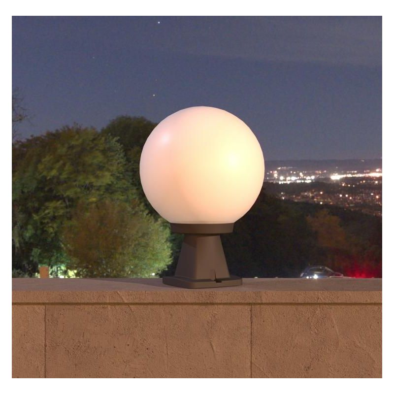 DISMA G250 PALETTO ALTEZZA 35 CM IN RESINA BIANCA O NERA CON SFERA BIANCO LATTE IP55 MADE IN ITALY DARK LIGHT - Cristalensi Shop