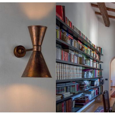 LAMPADA DA PARETE IN OTTONE ANTICATO LUCE SOPRA E SOTTO CON DIFFUSORI CONICI RUSTICA MADE IN ITALY DELLA IMAS IMAS - Cristalensi