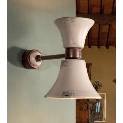 LAMPADA DA PARETE IN CERAMICA E OTTONE LUCE SOPRA E SOTTO STILE RUSTICO MADE IN ITALY DELLA IMAS IMAS - Cristalensi Shop Online