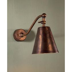 LAMPADA DA PARETE IN OTTONE ANTICATO CON SNODO IN STILE RUSTICO MADE IN ITALY DELLA IMAS IMAS - Cristalensi Shop Online