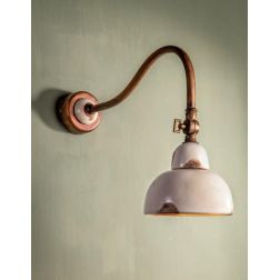 LAMPADA DA PARETE IN OTTONE ANTICATO E CERAMICA DECORATA CON SNODO RUSTICA MADE IN ITALY DELLA IMAS IMAS - Cristalensi Shop Onli