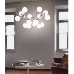 LAMPADARIO A SOSPENSIONE DESIGN MODERNO IN METALLO CROMATO O IN OTTONE CON 15 SFERE IN VETRO BIANCO CRISTALENSI - Cristalensi Sh