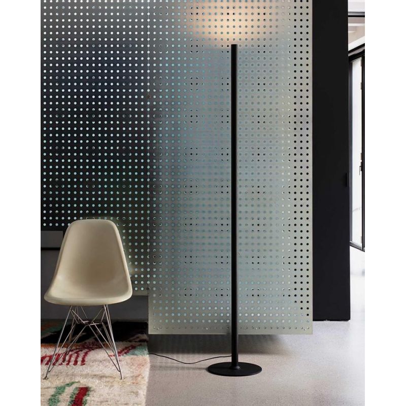LAMPADA DA TERRA LINEARE H180 MODERNA IN METALLO NERO O BIANCO CON LED 24W LUCE 3000K CRISTALENSI - Cristalensi Shop Online