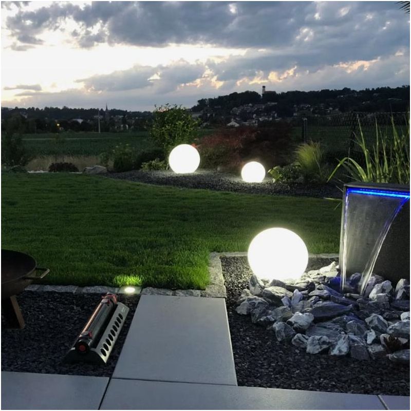 SFERA LUMINOSA BIANCA OPACA DA ESTERNO IN PLASTICA 4 MISURE IP44 ATTACCO E27 MODERNA CRISTALENSI - Cristalensi Shop Online