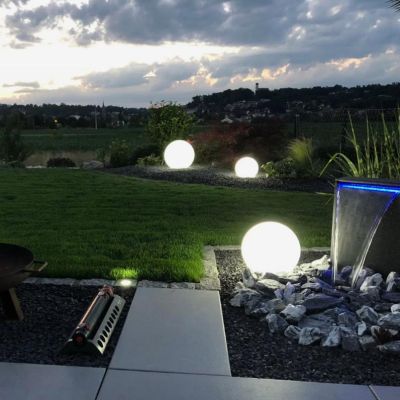 SFERA LUMINOSA BIANCA OPACA DA ESTERNO IN PLASTICA 4 MISURE IP44 ATTACCO E27 MODERNA CRISTALENSI - Cristalensi Shop Online