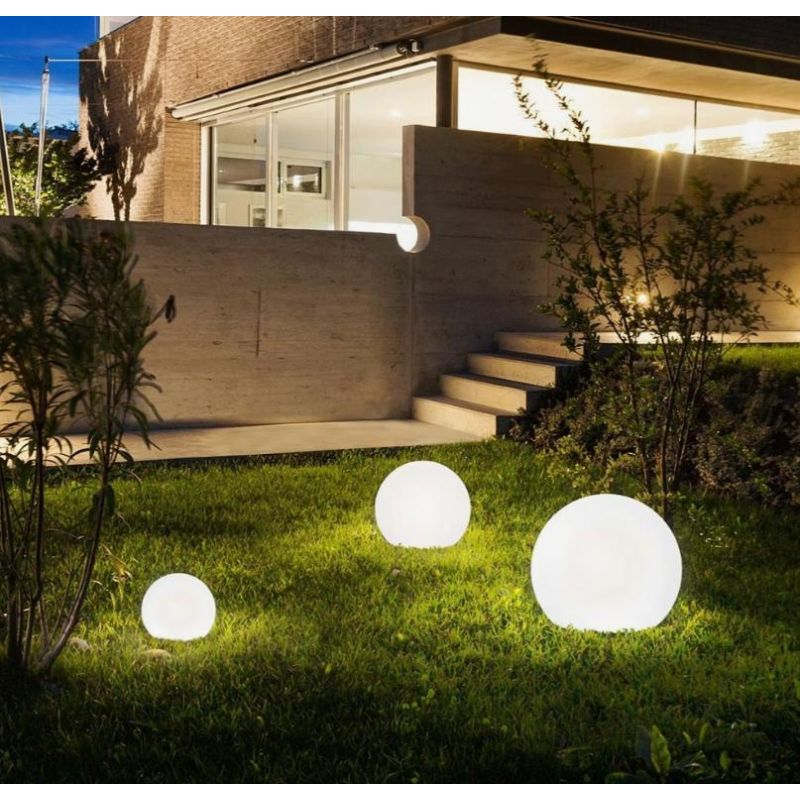 SFERA LUMINOSA BIANCA OPACA DA ESTERNO IN PLASTICA 4 MISURE IP44 ATTACCO E27 MODERNA CRISTALENSI - Cristalensi Shop Online