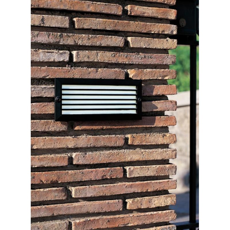 ESCAPE SEGNAPASSO CON GRIGLIA A PARETE IN ALLUMINIO E DIFFUSORE IN VETRO IP54 Sovil - Cristalensi Shop Online